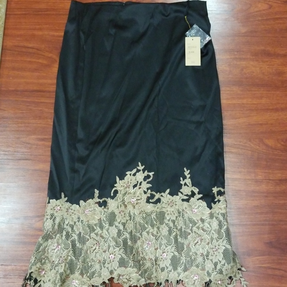 Brand new Mandalay designers skirt
